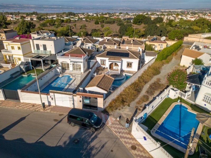3-Bedroom Villa in La Siesta - El Salado - Torreta, Torrevieja - Image 29