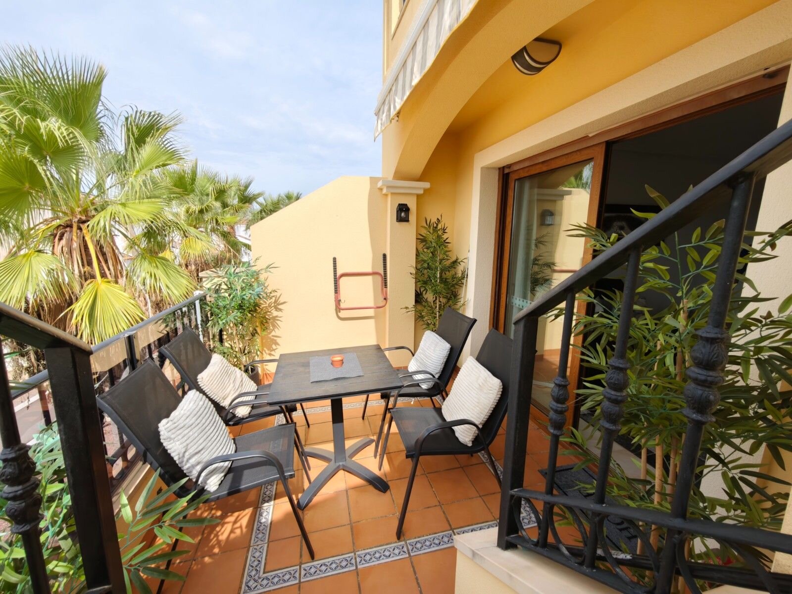 2-Bedroom Apartment in Comunidad Valenciana, Algorfa - Image 12