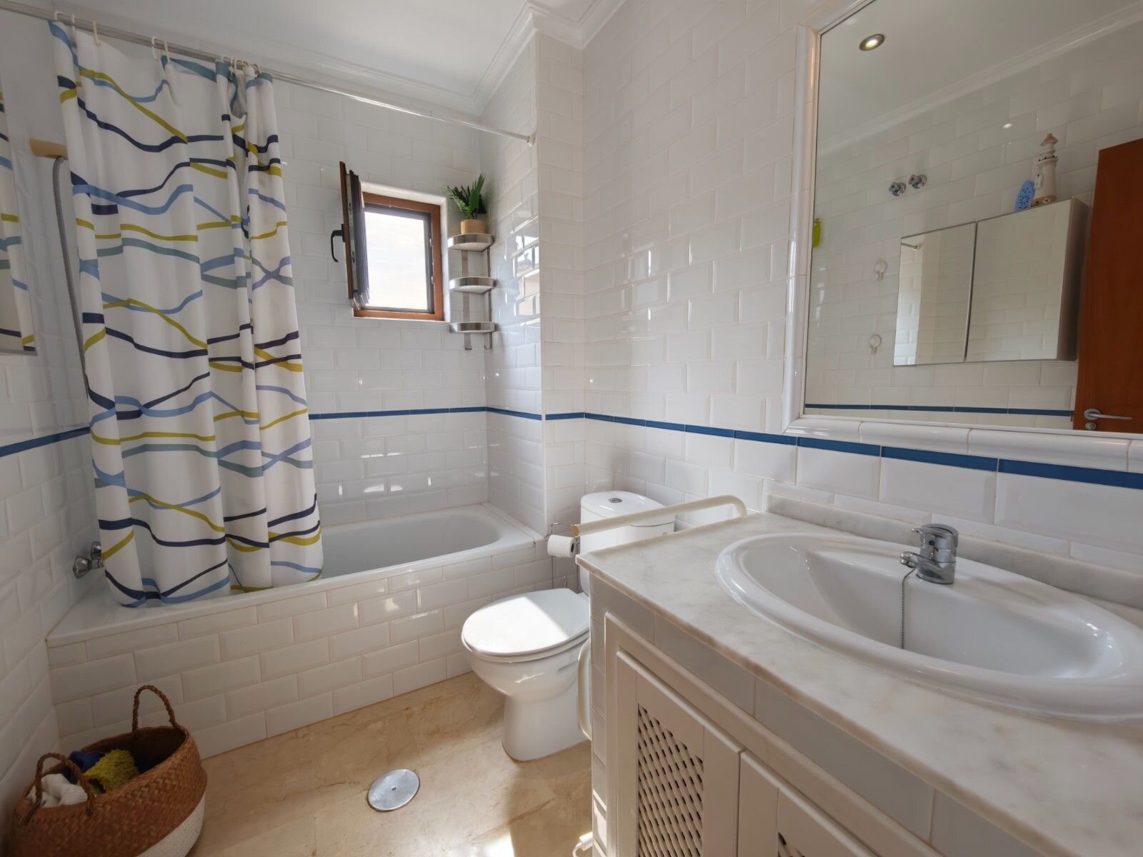 2-Bedroom Apartment in Comunidad Valenciana, Algorfa - Image 32