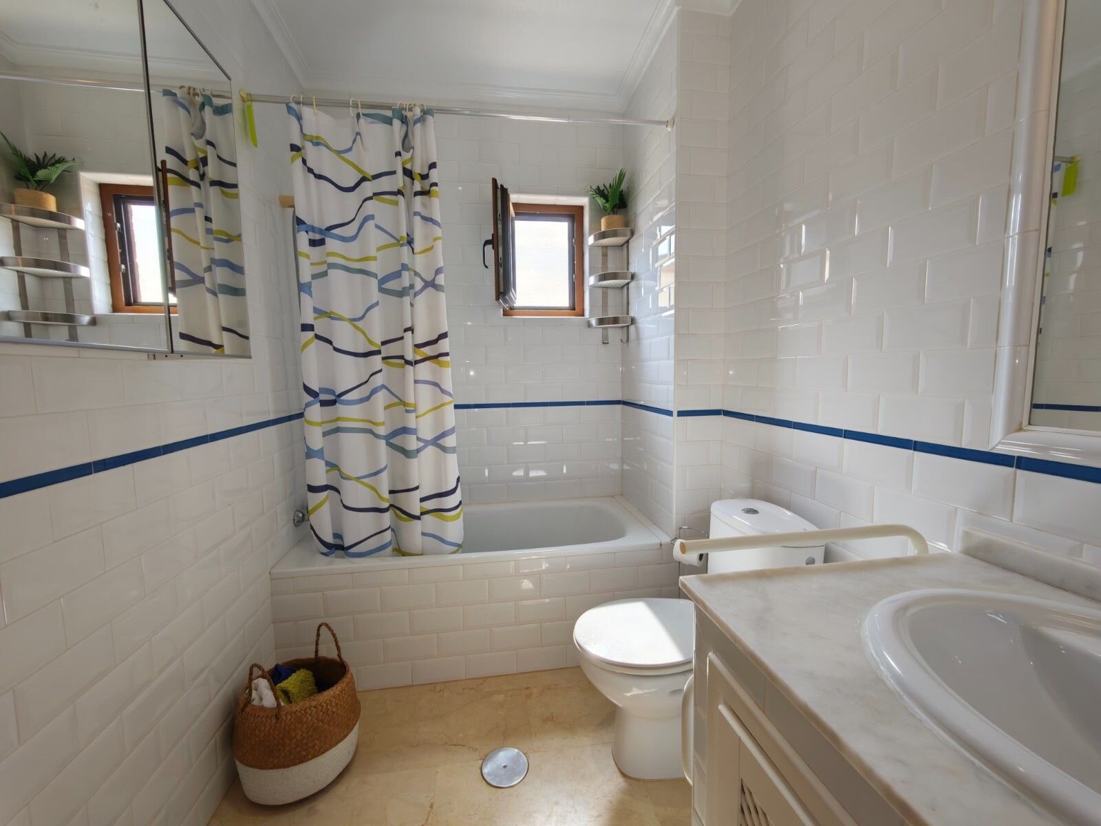 2-Bedroom Apartment in Comunidad Valenciana, Algorfa - Image 33