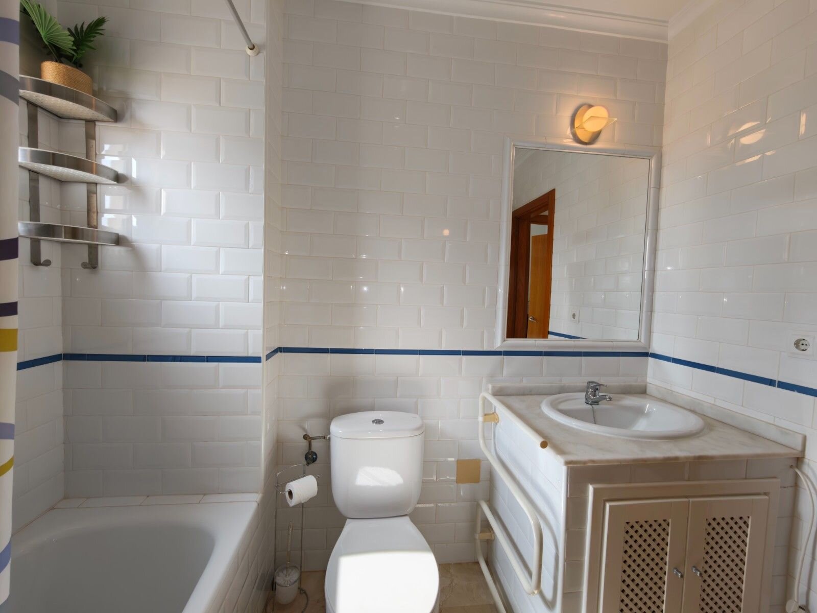 2-Bedroom Apartment in Comunidad Valenciana, Algorfa - Image 34