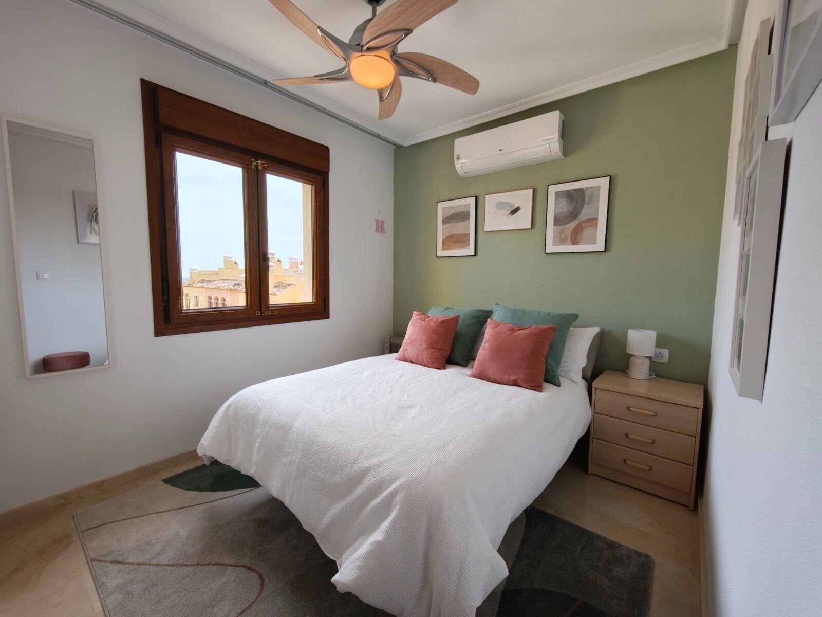 2-Bedroom Apartment in Comunidad Valenciana, Algorfa - Image 6