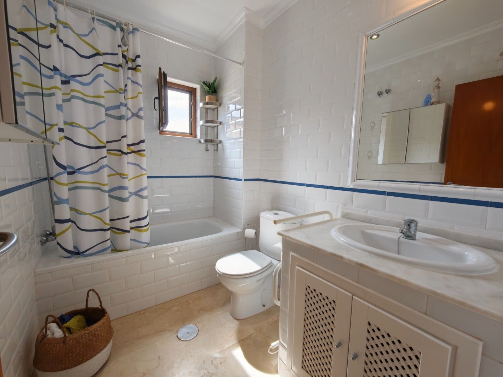 2-Bedroom Apartment in Comunidad Valenciana, Algorfa - Image 7