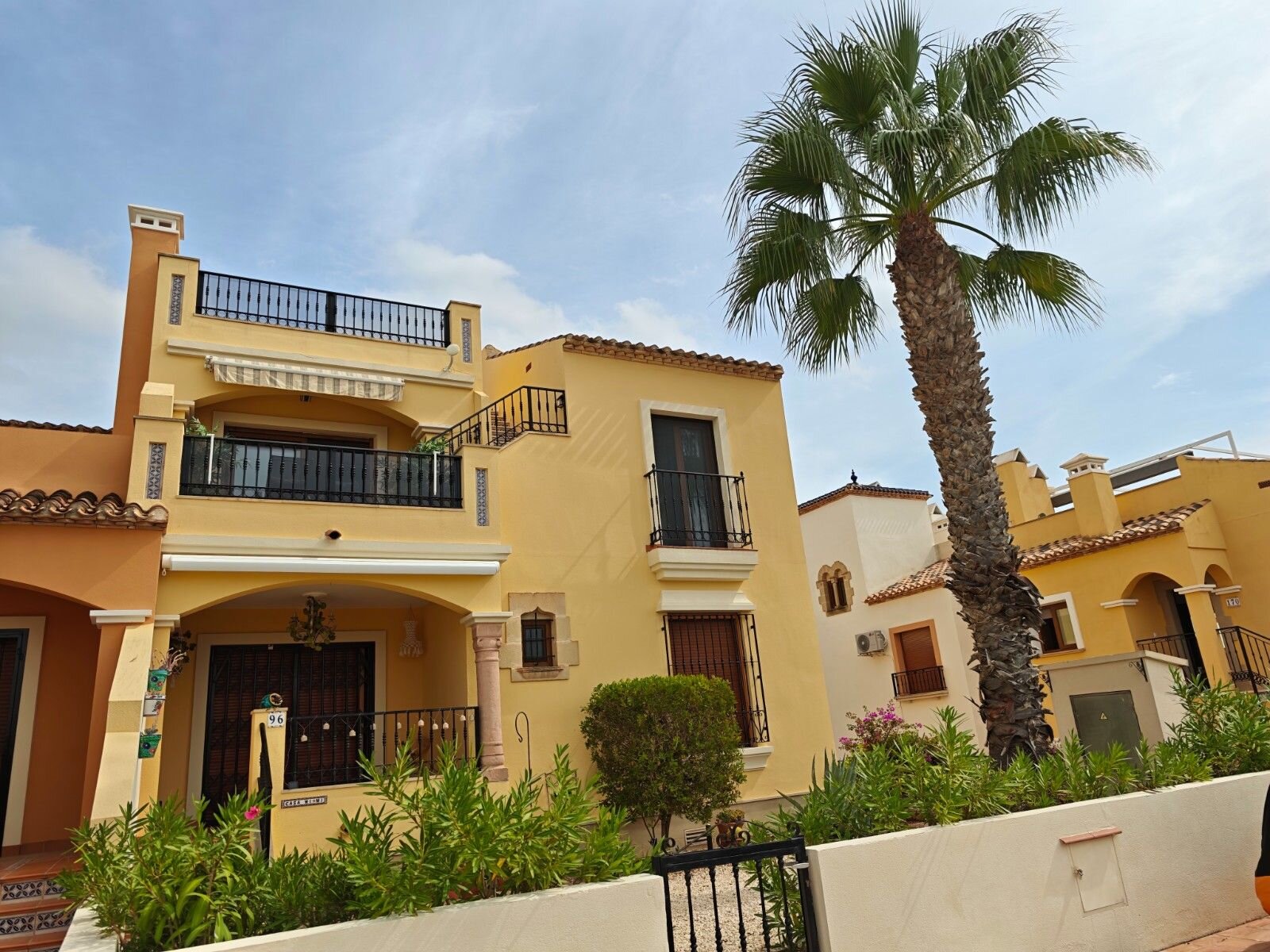 2-Bedroom Apartment in Comunidad Valenciana, Algorfa - Image 9