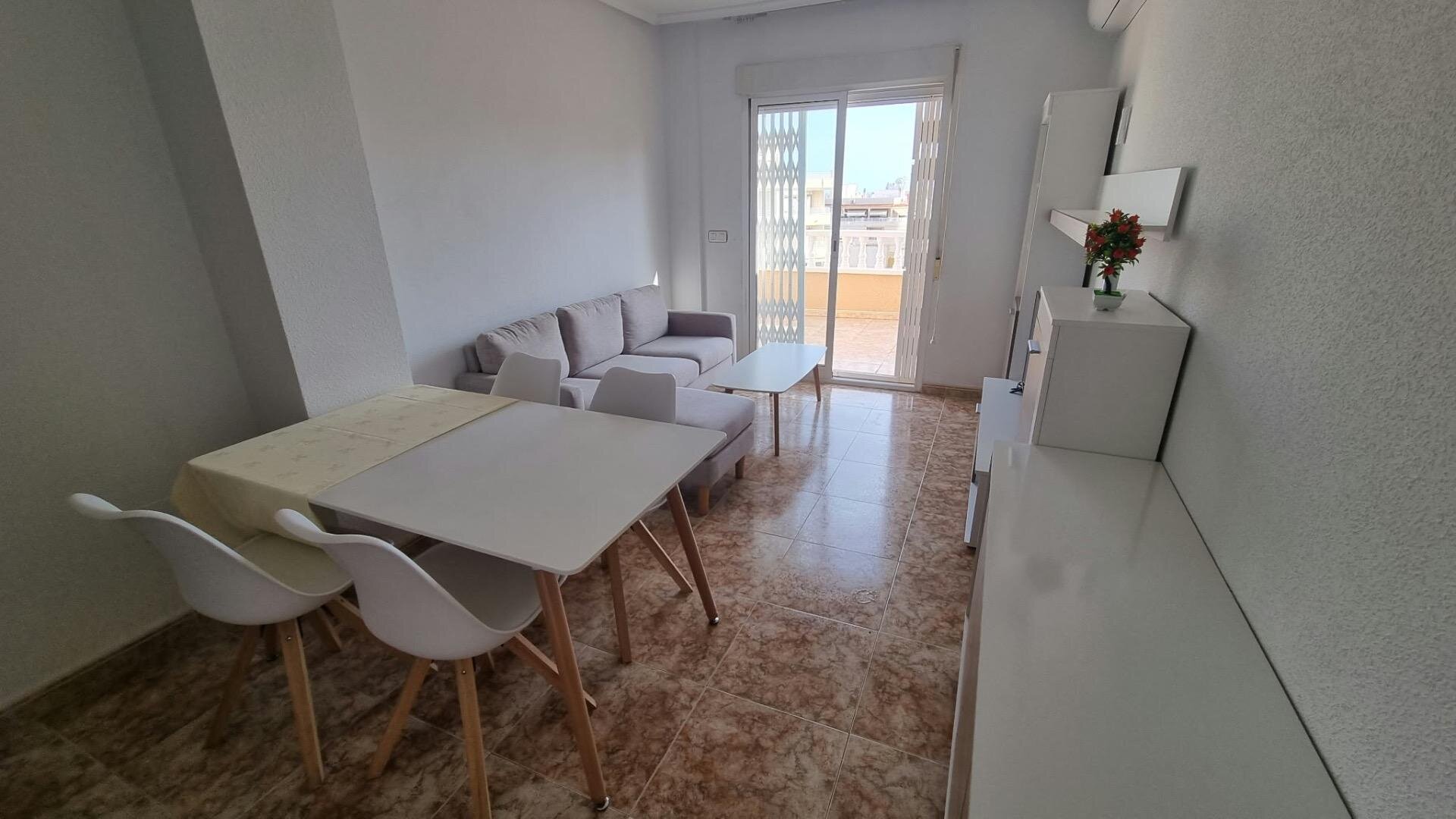 2-Bedroom Penthouse in Centro, Torrevieja - Image 8
