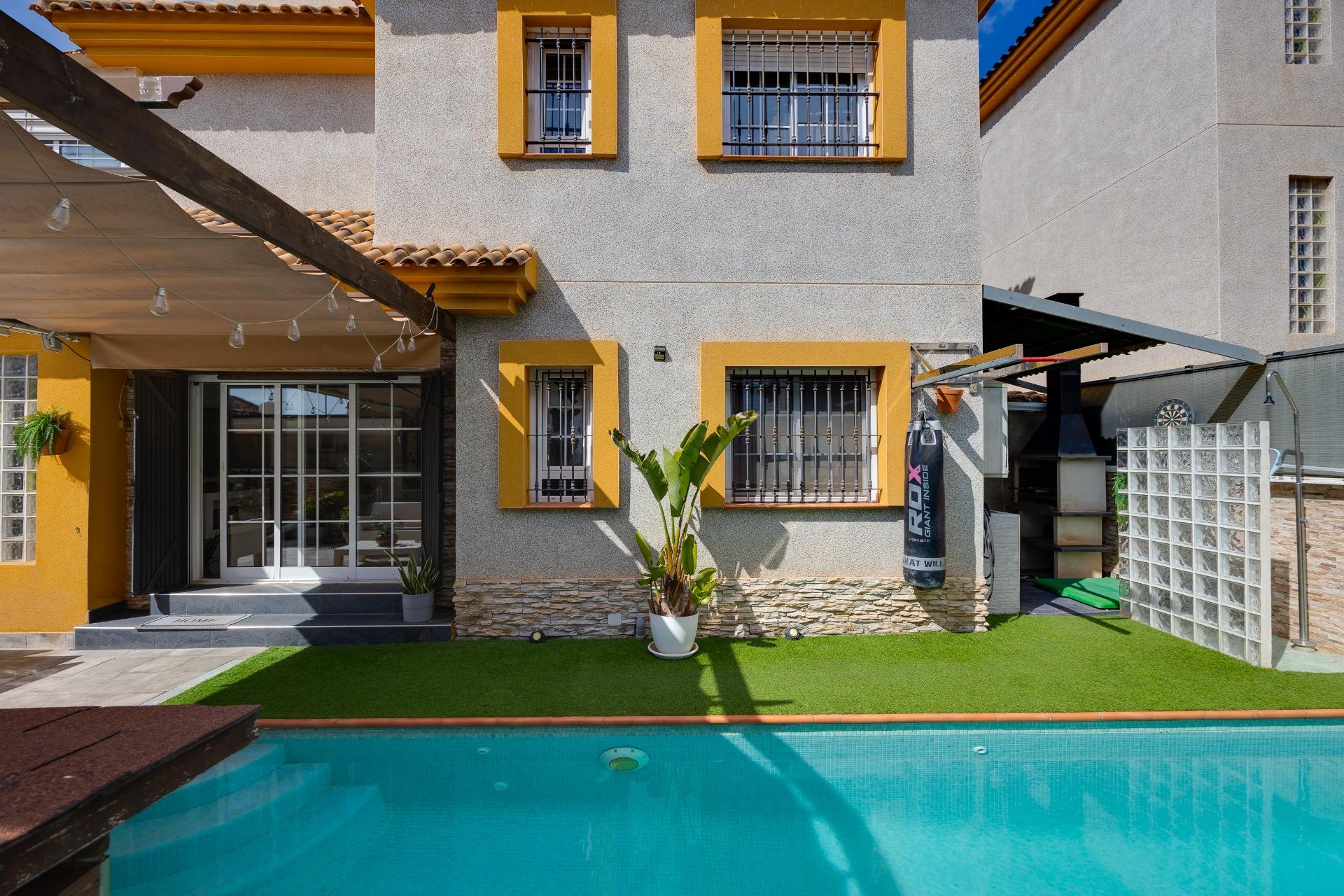 3-Bedroom Villa in Costa Blanca Sur, Los Montesinos - Image 2