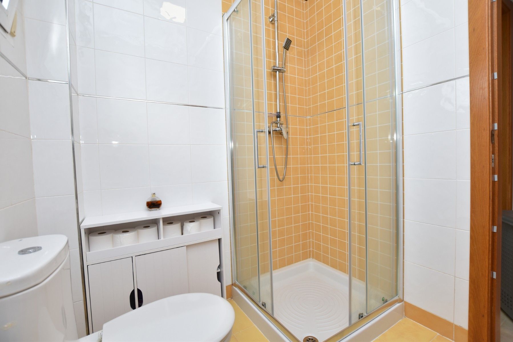 3-Bedroom Villa in Comunidad Valenciana, Algorfa - Image 10