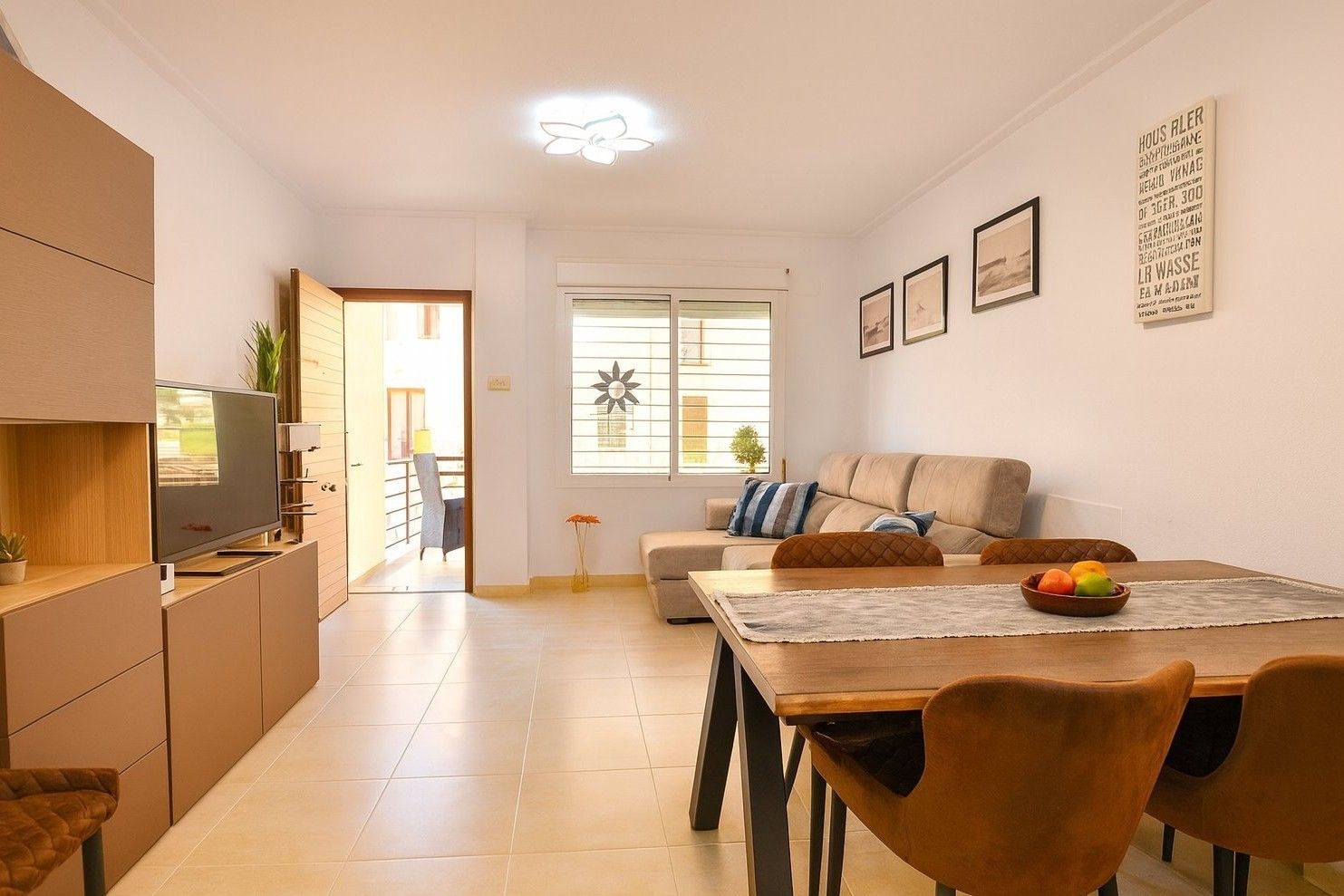 3-Bedroom Villa in Comunidad Valenciana, Algorfa - Image 4