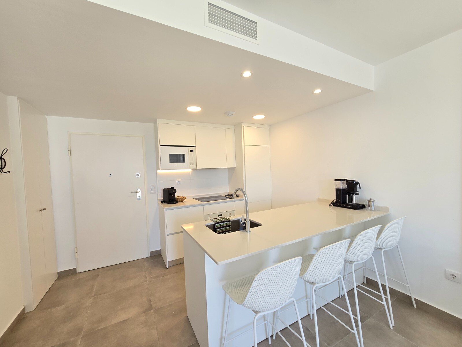 2-Bedroom Apartment in Los Alcázares - Image 10