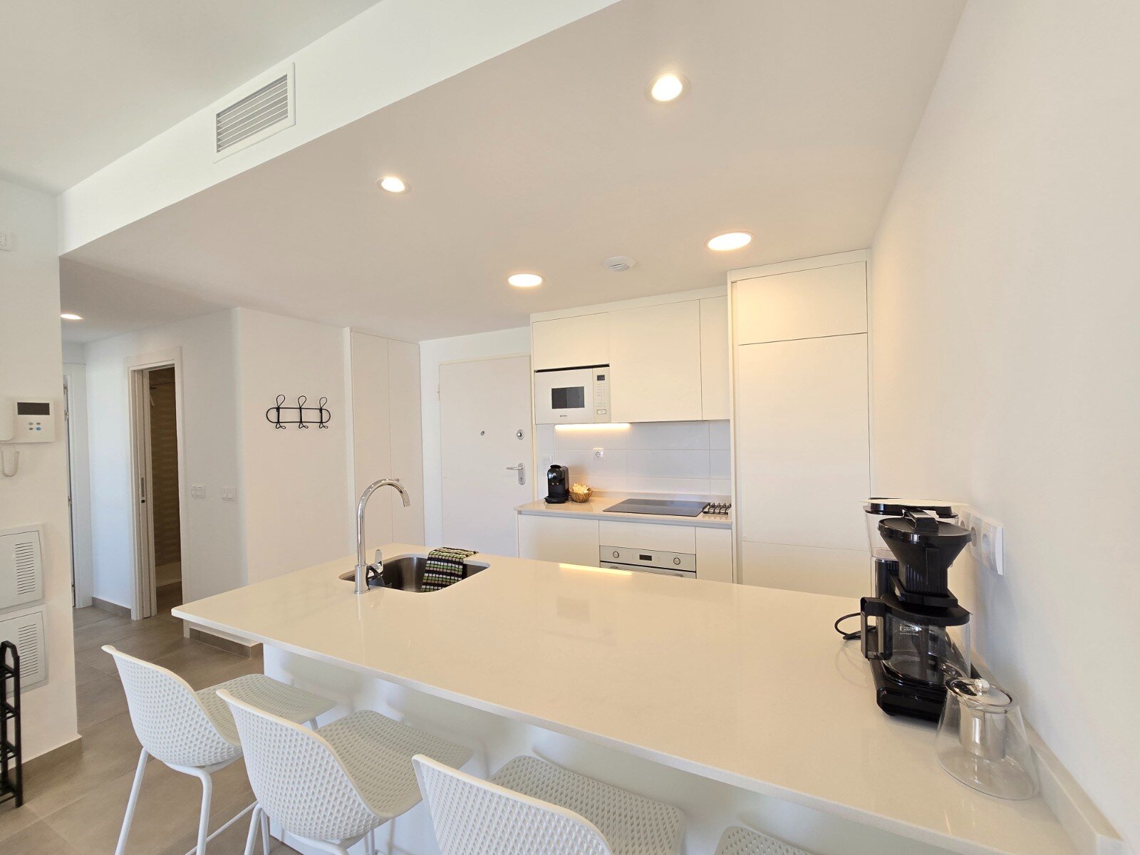 2-Bedroom Apartment in Los Alcázares - Image 11