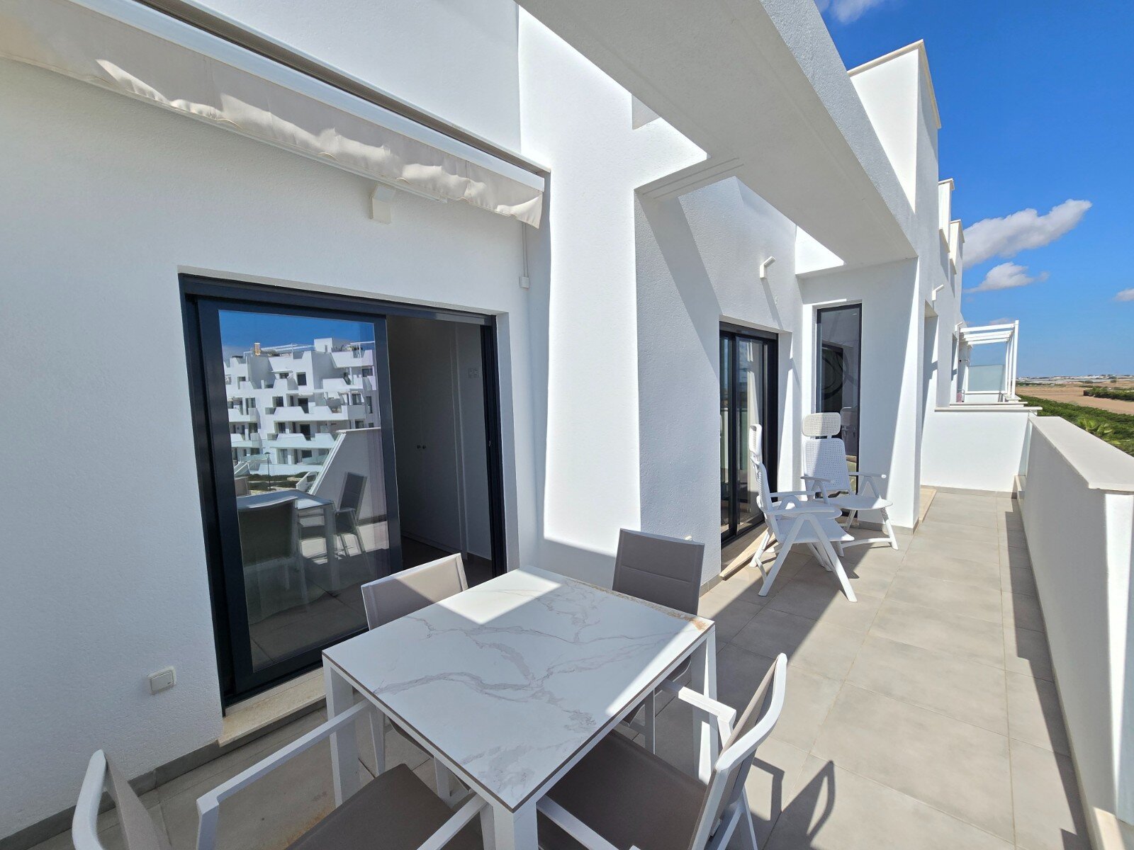 2-Bedroom Apartment in Los Alcázares - Image 15