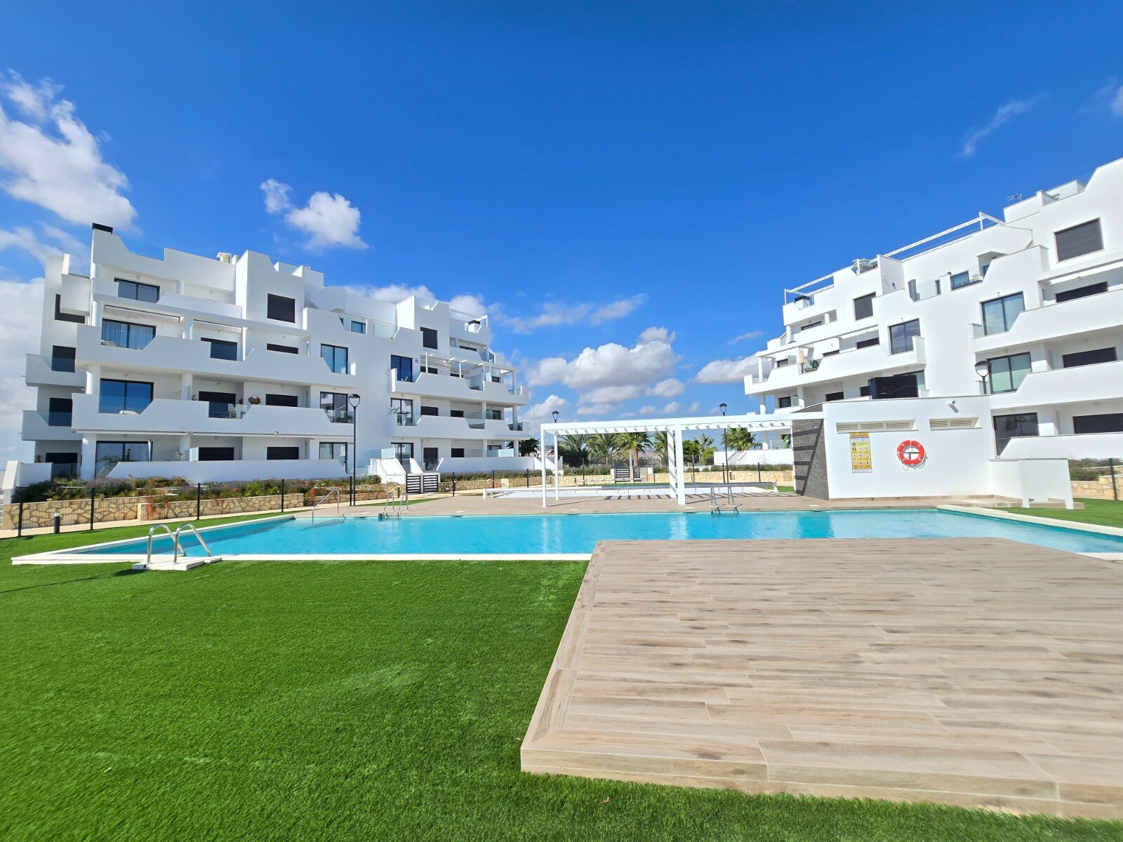 2-Bedroom Apartment in Los Alcázares - Image 3