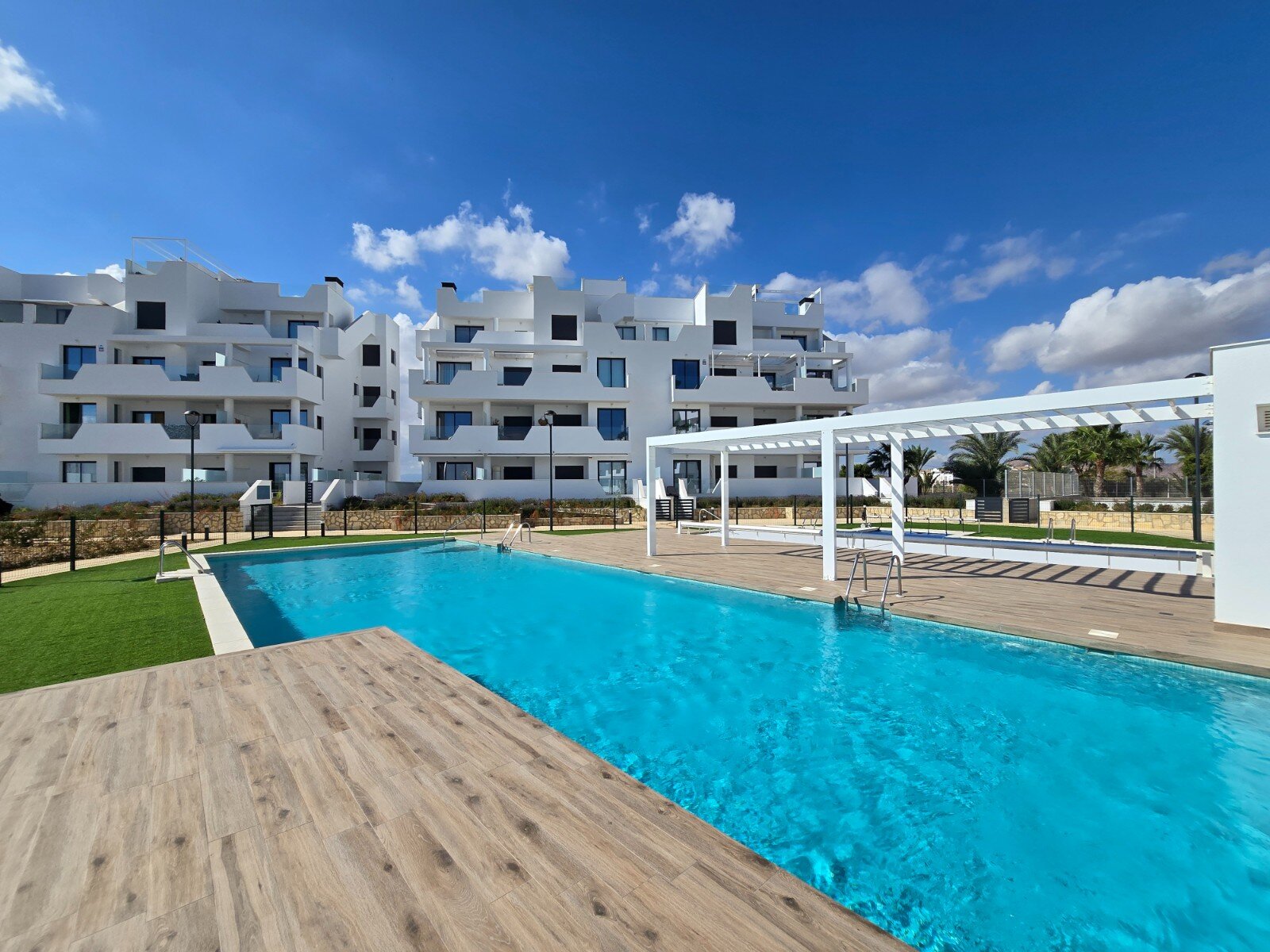 2-Bedroom Apartment in Los Alcázares - Image 4
