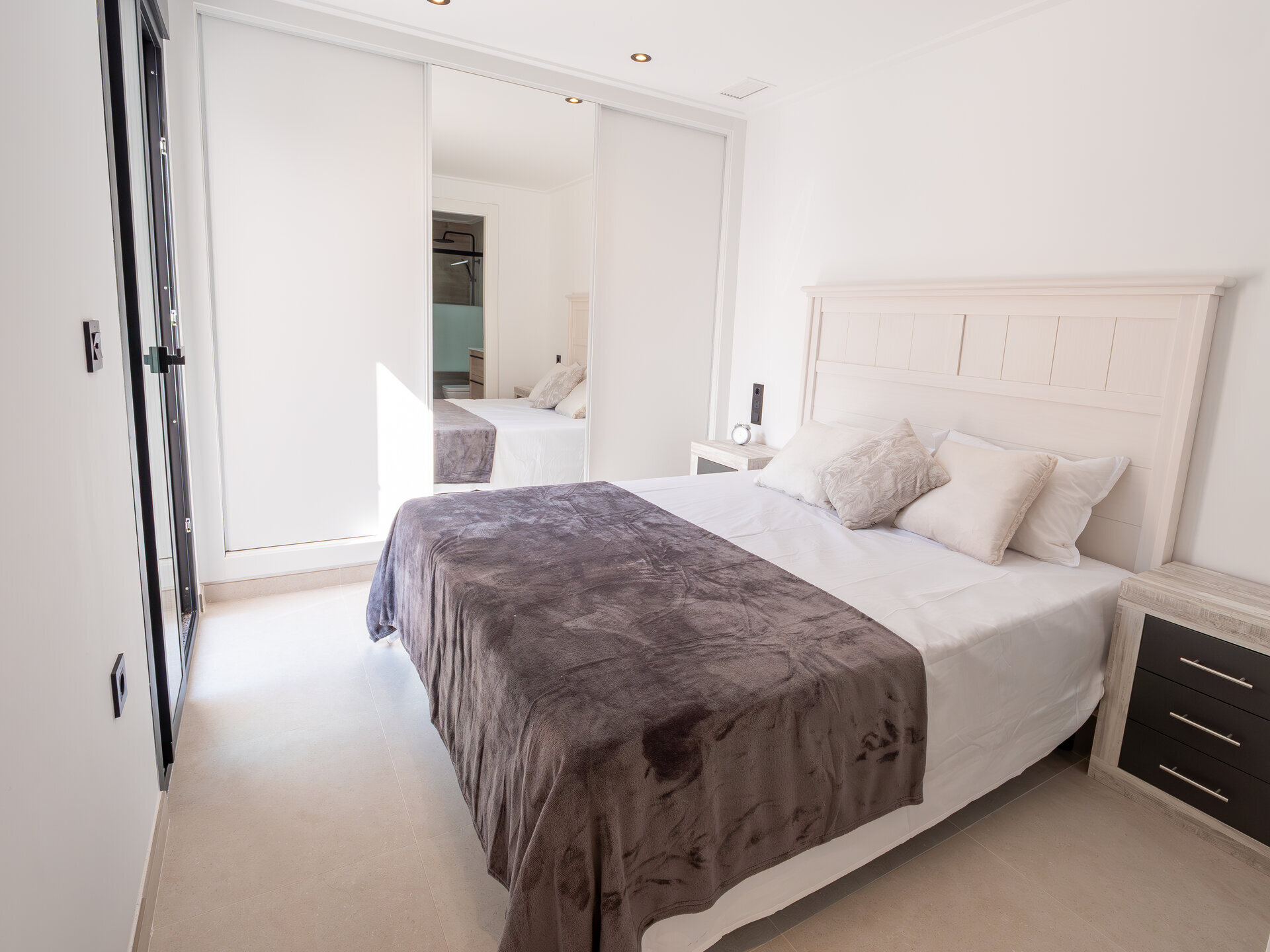 3-Bedroom Detached House in San Fulgencio - Image 5