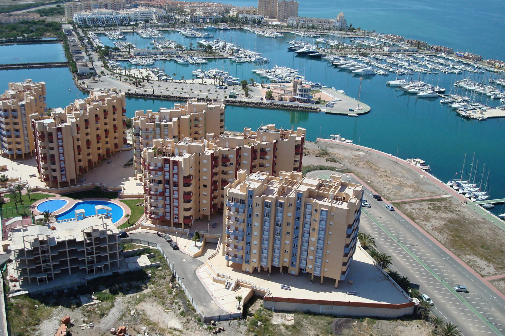 2-Bedroom Apartment in Murcia - Image 2