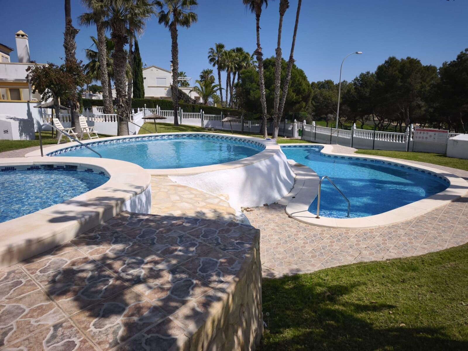 2-Bedroom Bungalow in Villamartín-las Filipinas, Orihuela Costa - Image 2