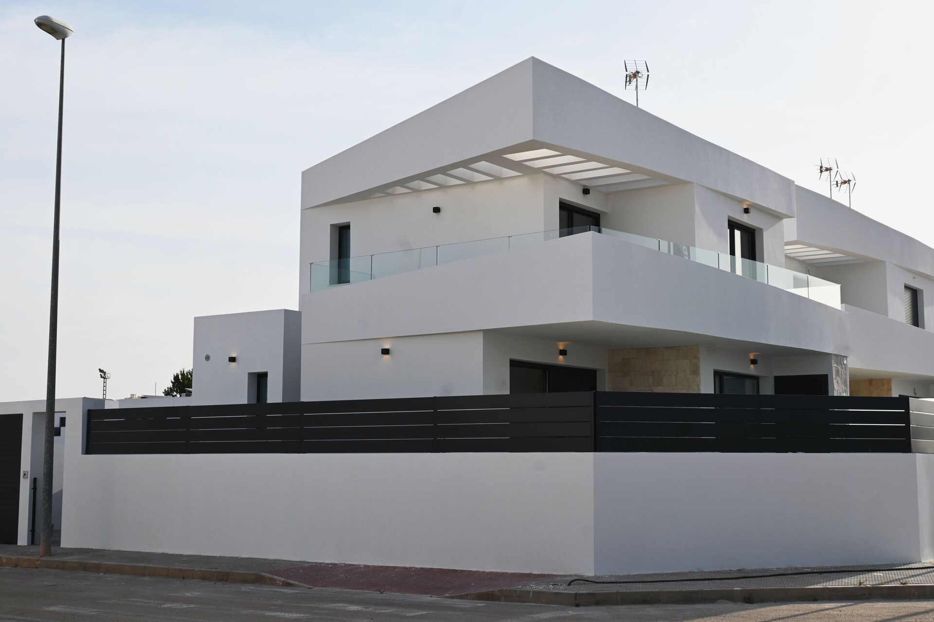 3-Bedroom Semi-Detached House in Dolores - Image 2