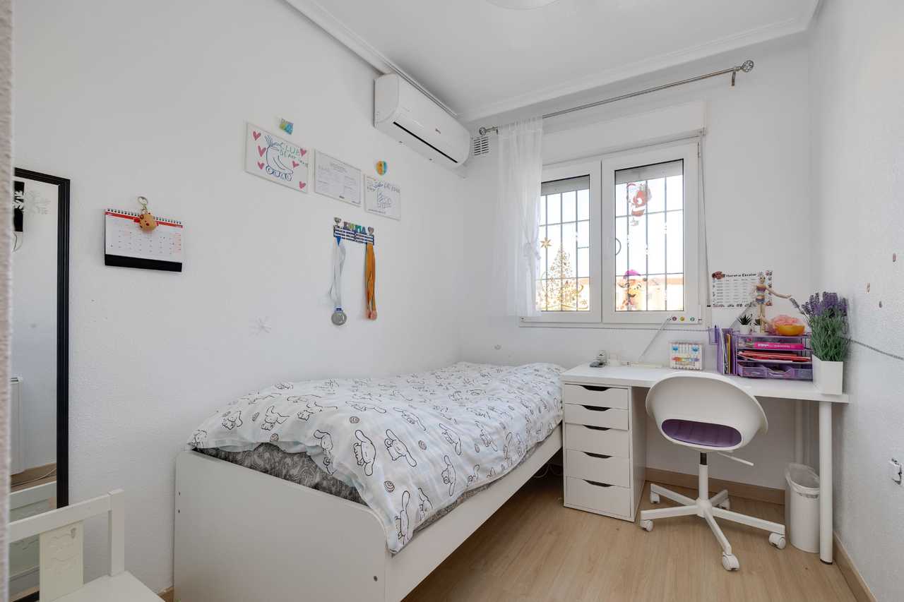 3-Bedroom House in Centro, Torrevieja - Image 10