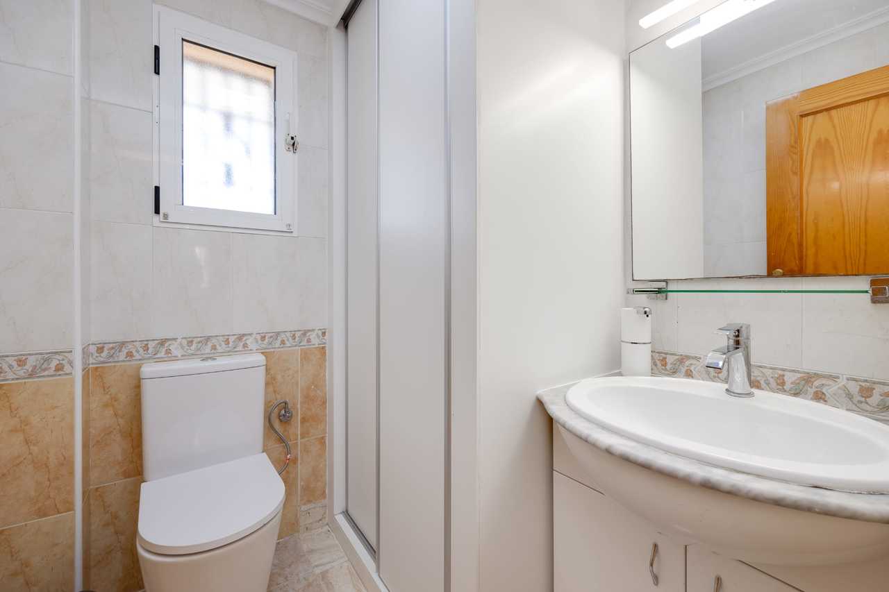 3-Bedroom House in Centro, Torrevieja - Image 11