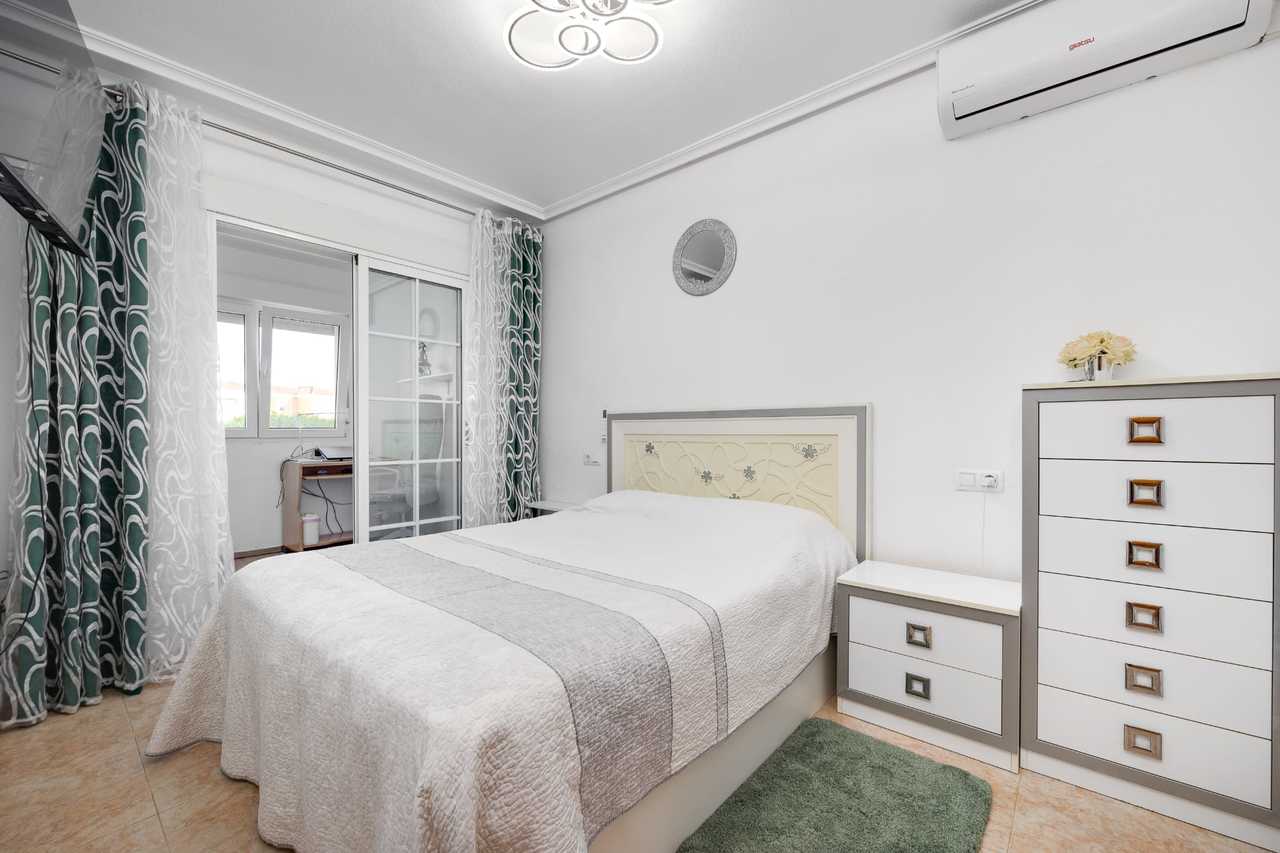 3-Bedroom House in Centro, Torrevieja - Image 7