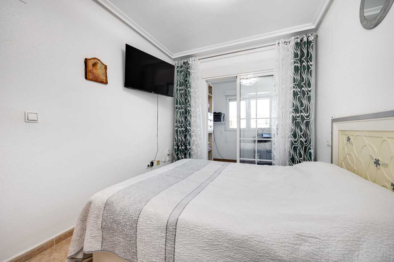 3-Bedroom House in Centro, Torrevieja - Image 9