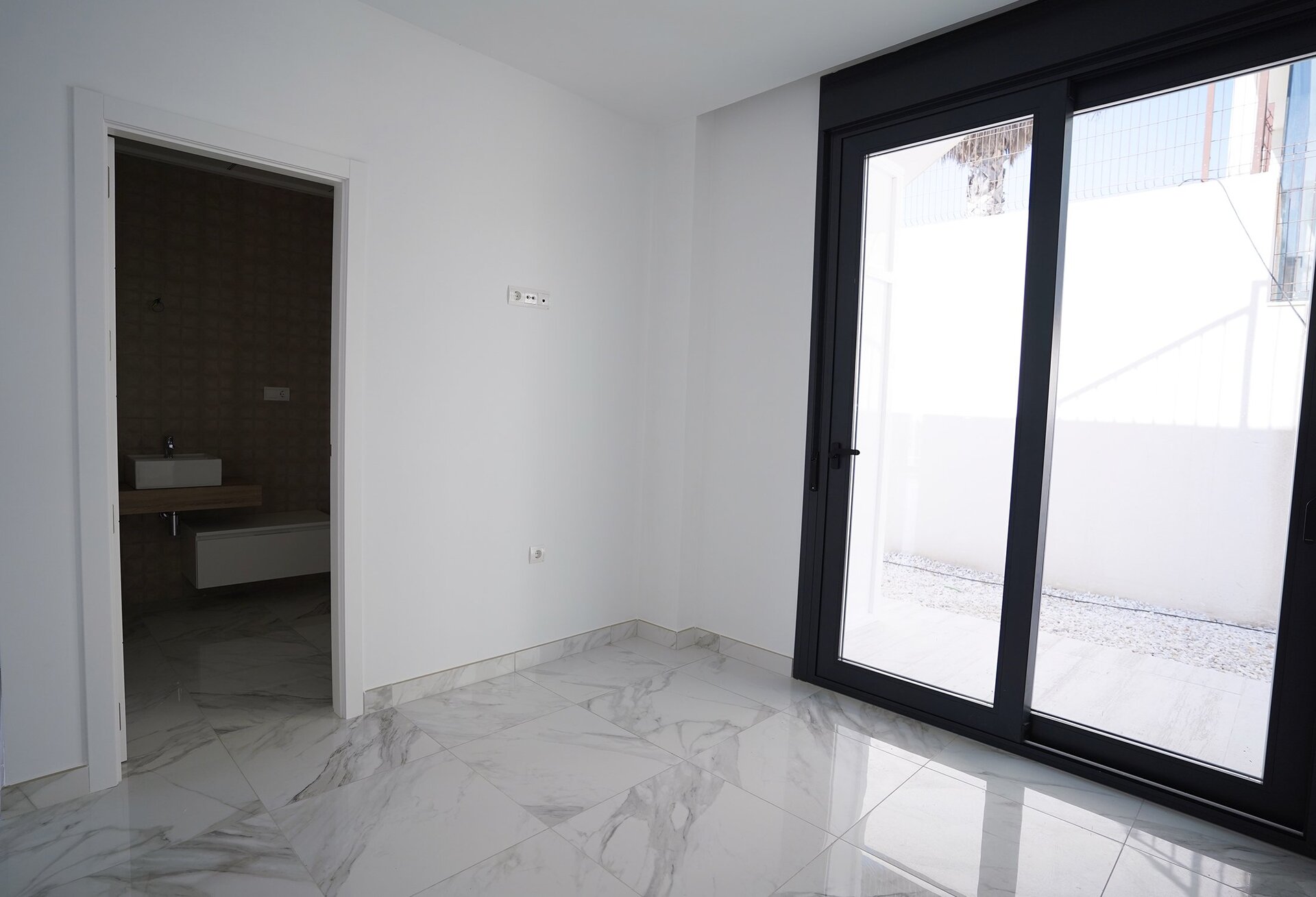 3-Bedroom Detached House in Polop - Image 11