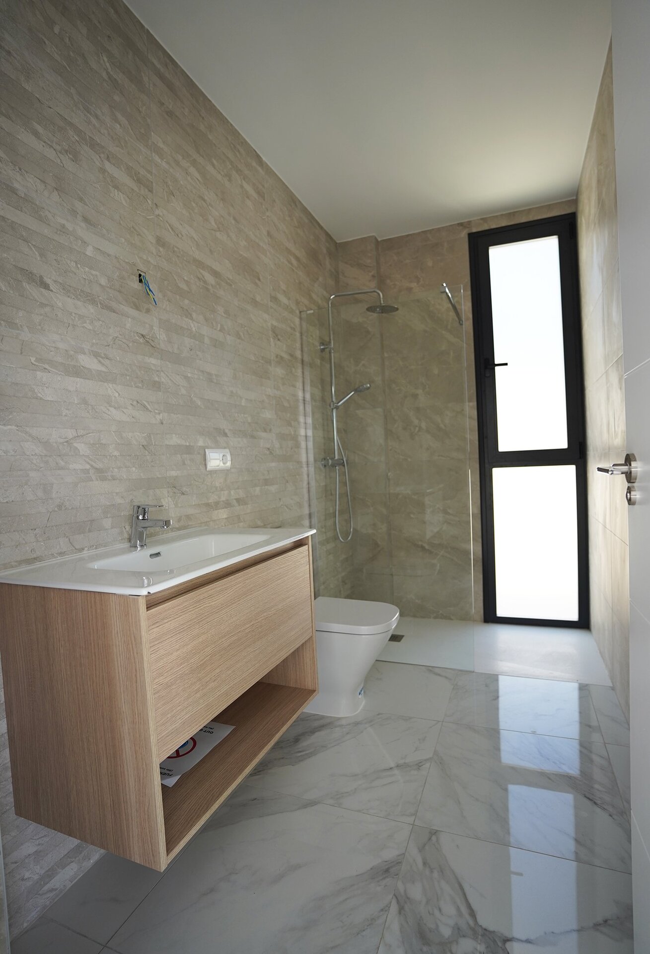 3-Bedroom Detached House in Polop - Image 9