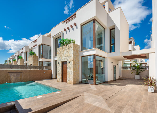 5-Bedroom Detached House in Los Montesinos