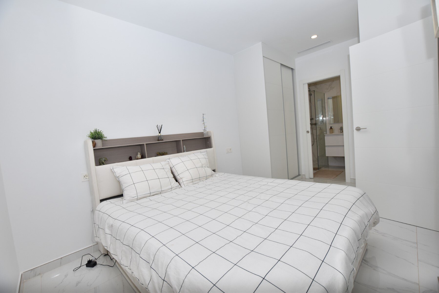 3-Bedroom Villa in Costa Blanca Sur, Los Montesinos - Image 13