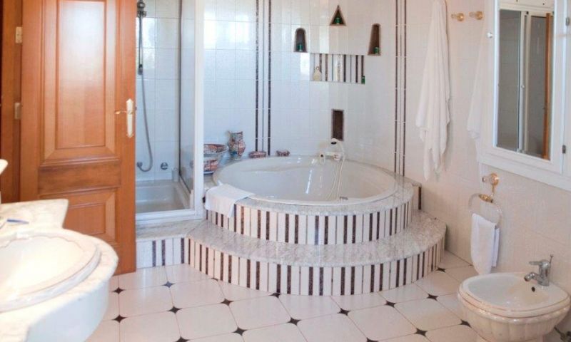 5-Zimmer Villa in Villamartin, Orihuela Costa - Image 13