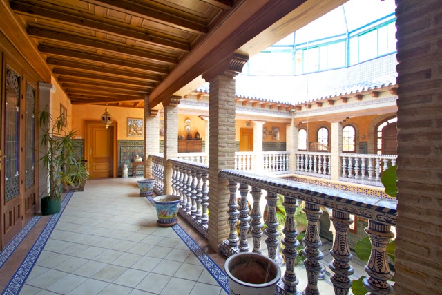5-Zimmer Villa in Villamartin, Orihuela Costa - Image 9