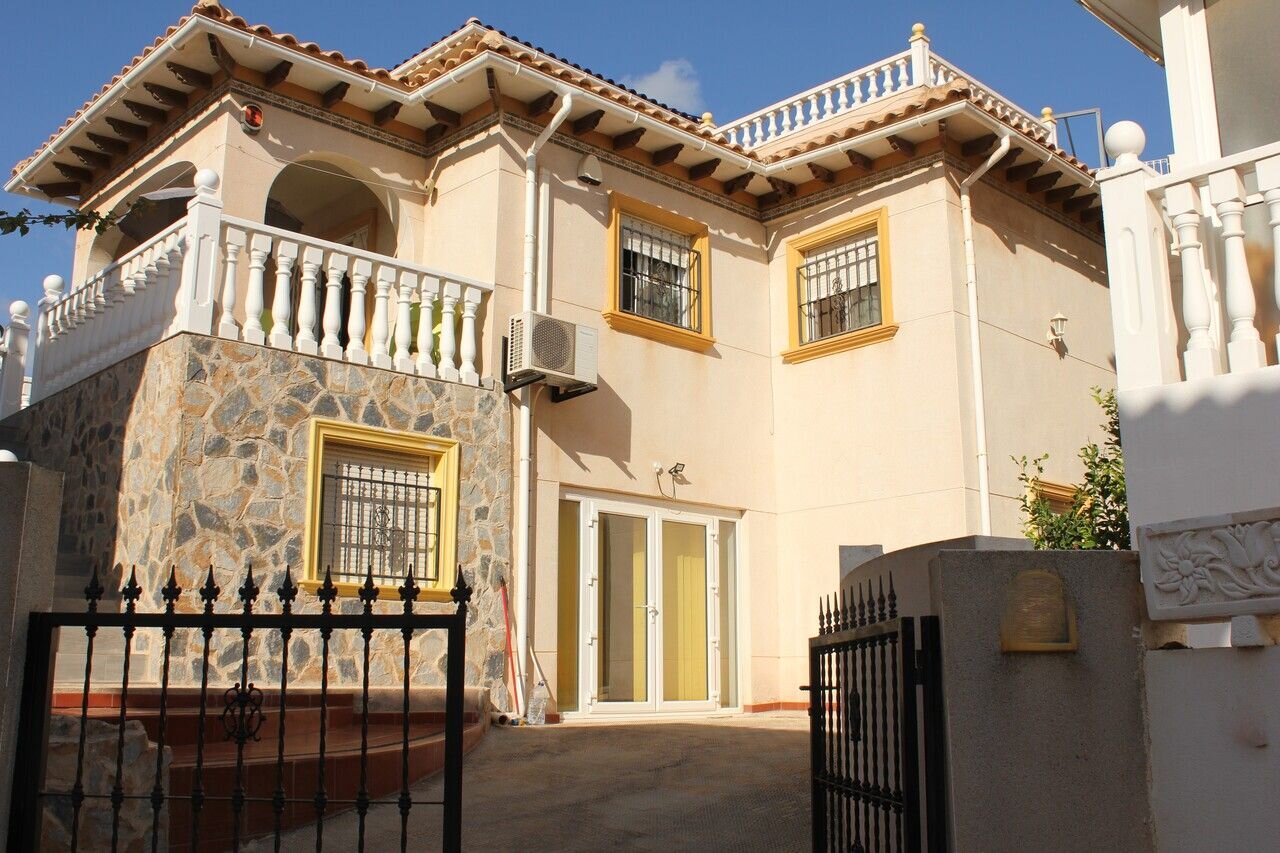 5-Bedroom Villa in La Zenia, Orihuela Costa - Image 2