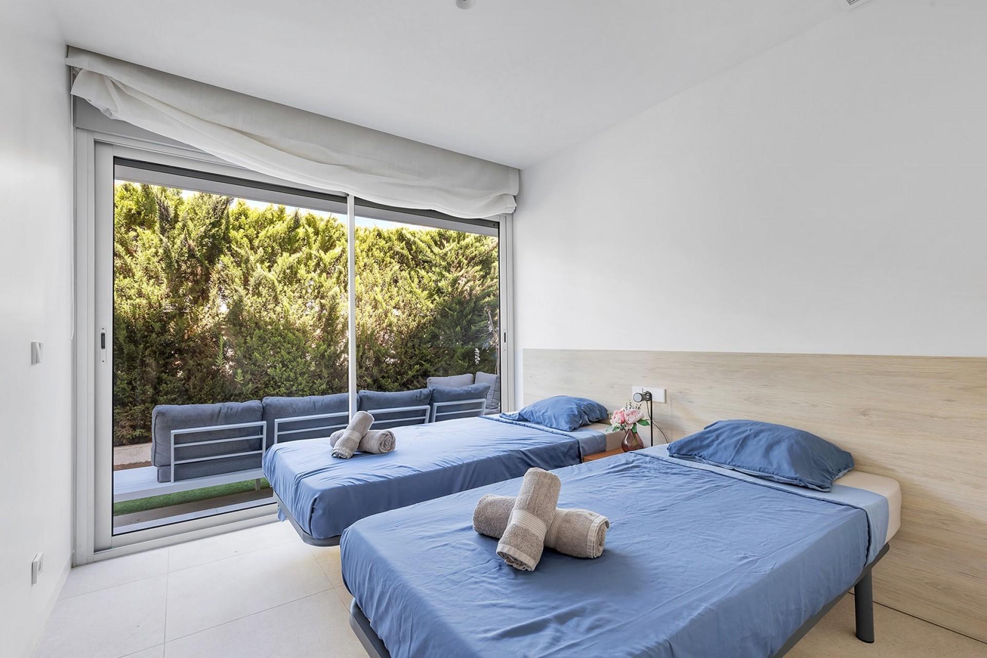 2-Bedroom Apartment in Los Balcones, Torrevieja - Image 11