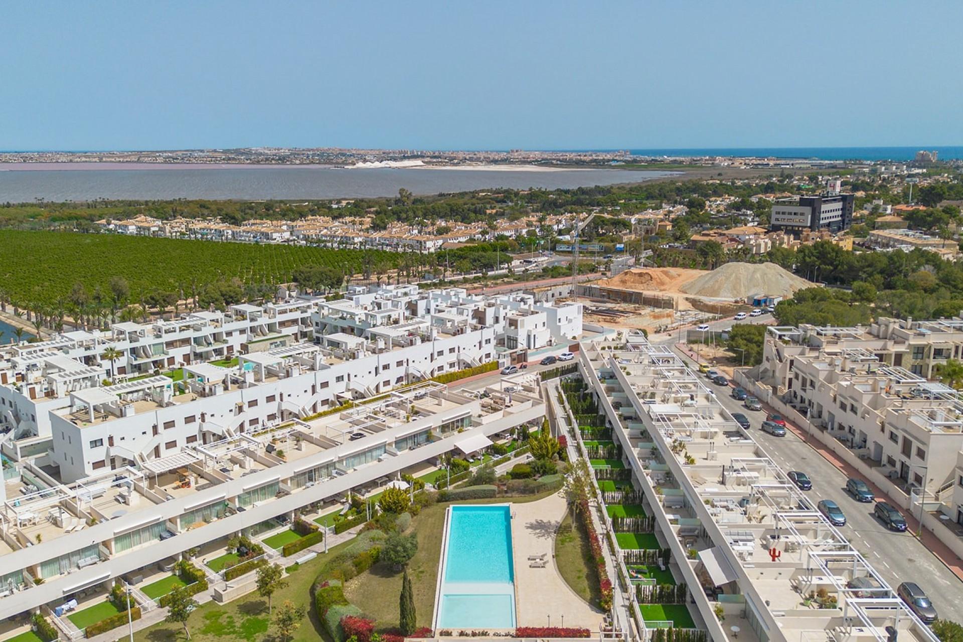 2-Bedroom Apartment in Los Balcones, Torrevieja - Image 20