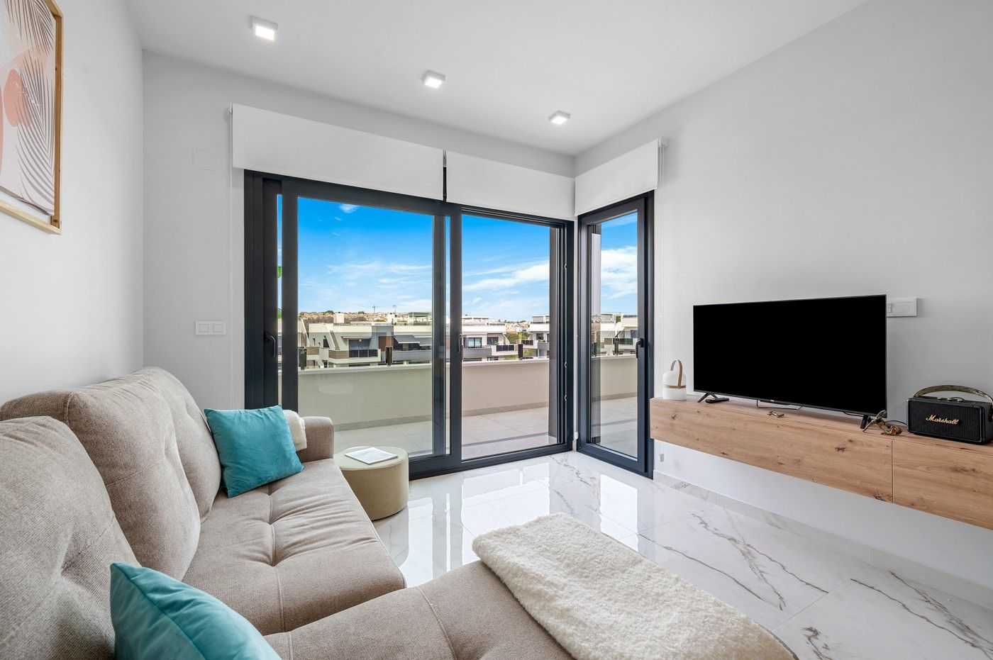 2-Bedroom Apartment in Lomas de Cabo Roig, Orihuela Costa - Image 14