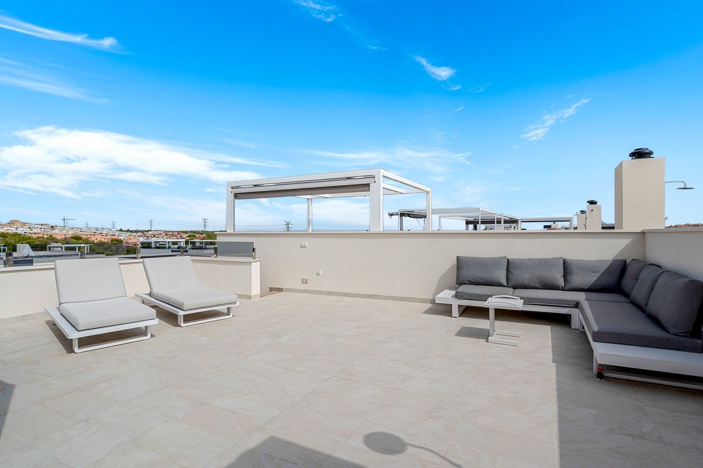 2-Bedroom Apartment in Lomas de Cabo Roig, Orihuela Costa - Image 9