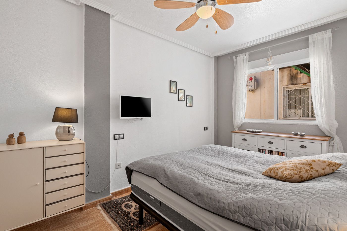 2-Bedroom Bungalow in La Chismosa, Orihuela Costa - Image 9