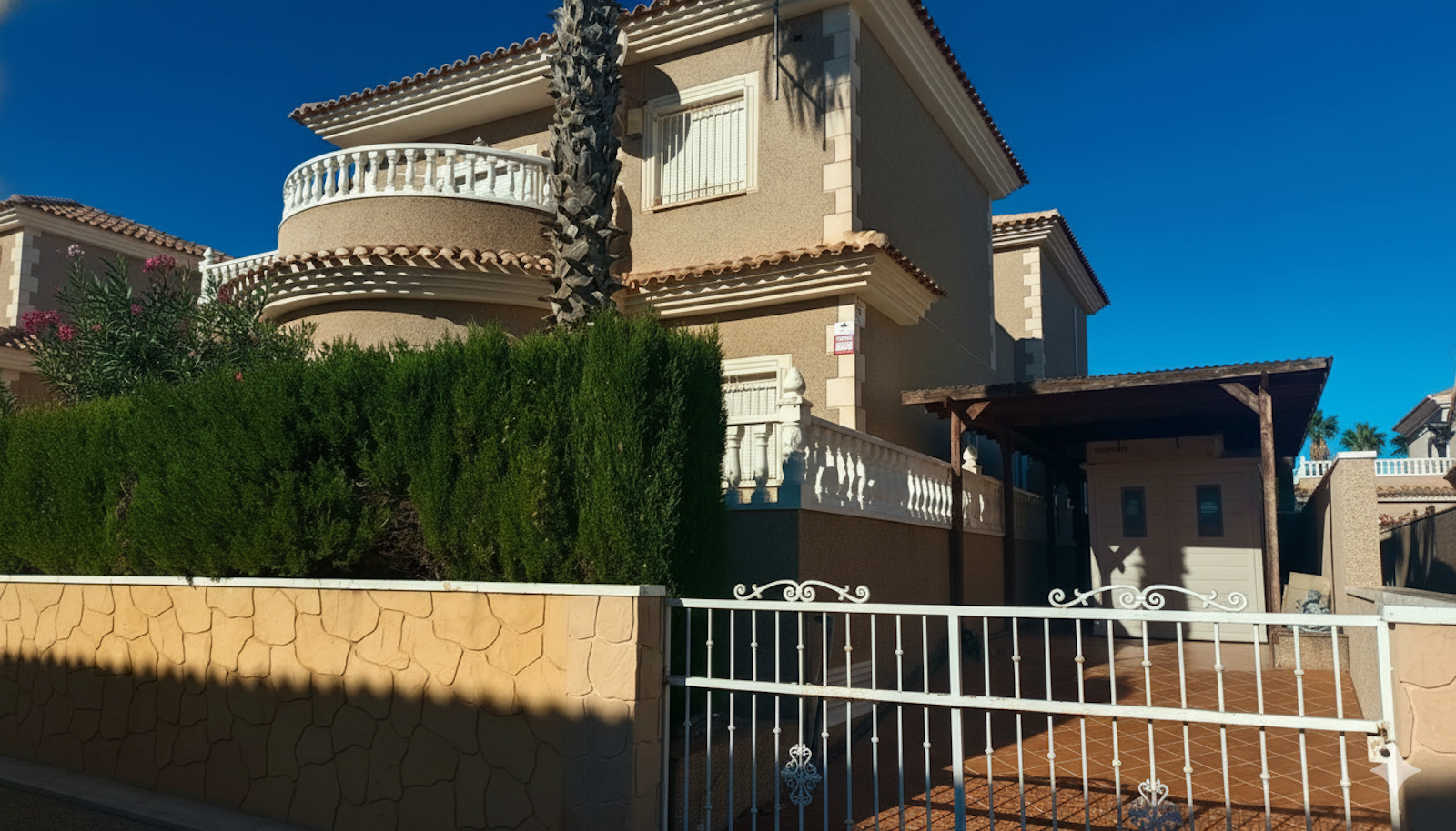 4-Bedroom Villa in Centro, Torrevieja - Image 2