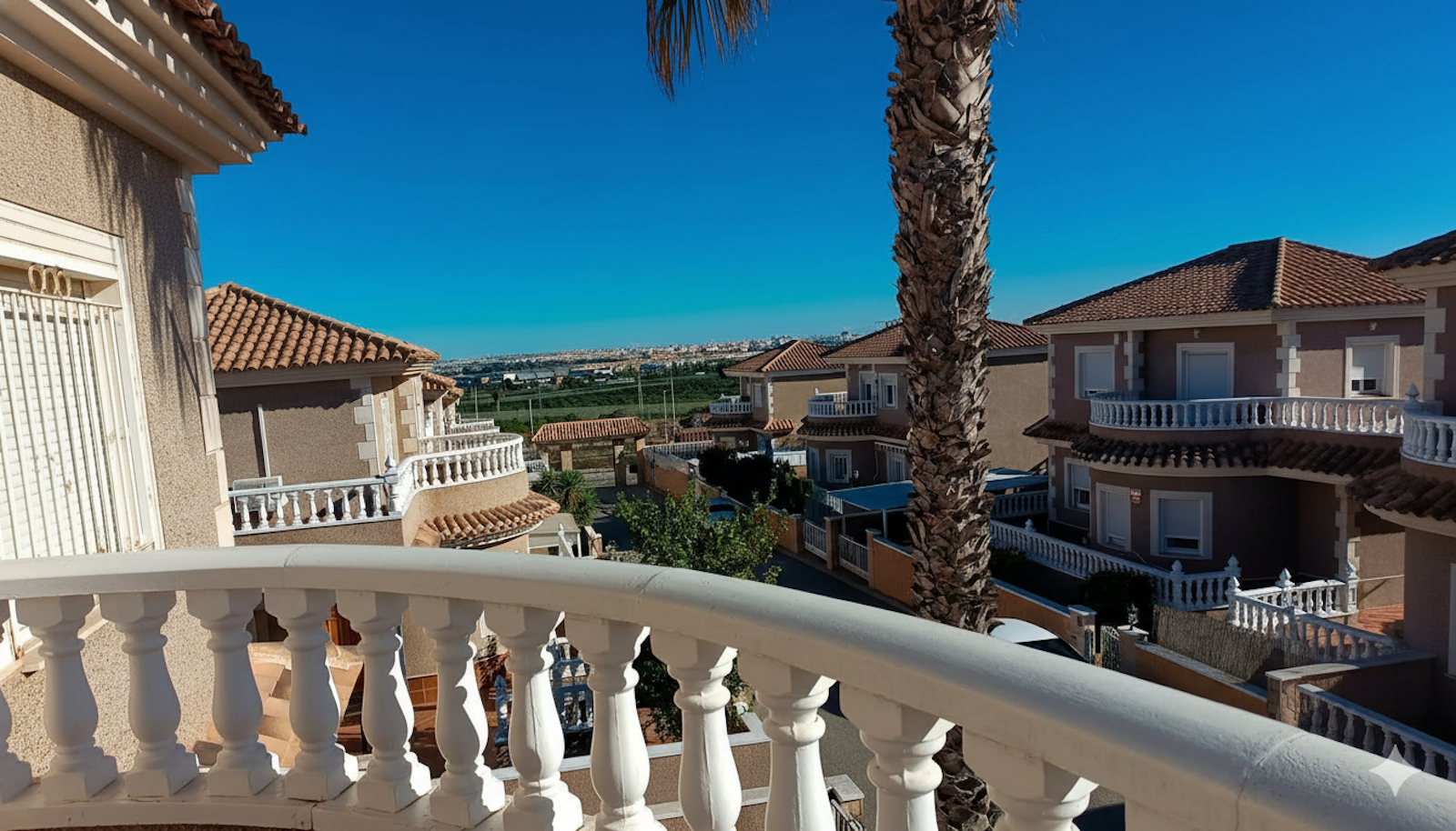 4-Bedroom Villa in Centro, Torrevieja - Image 5