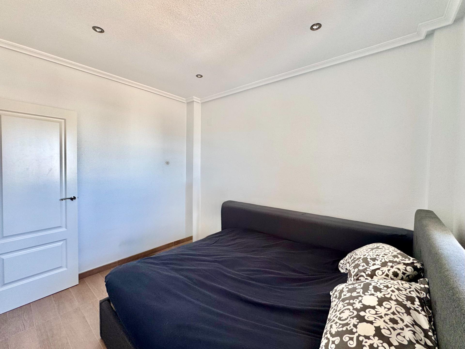 2-Bedroom Apartment in Villamartín-las Filipinas, Orihuela Costa - Image 10