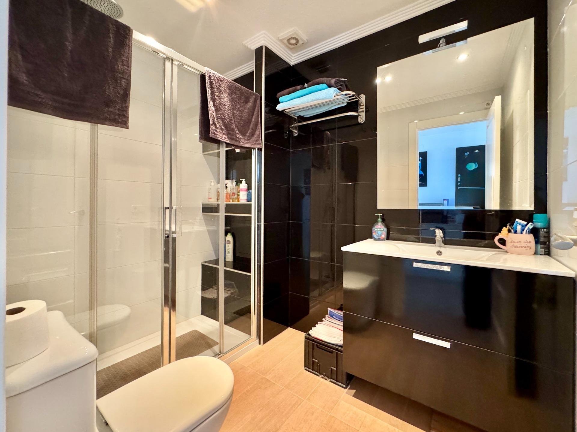 2-Bedroom Apartment in Villamartín-las Filipinas, Orihuela Costa - Image 7