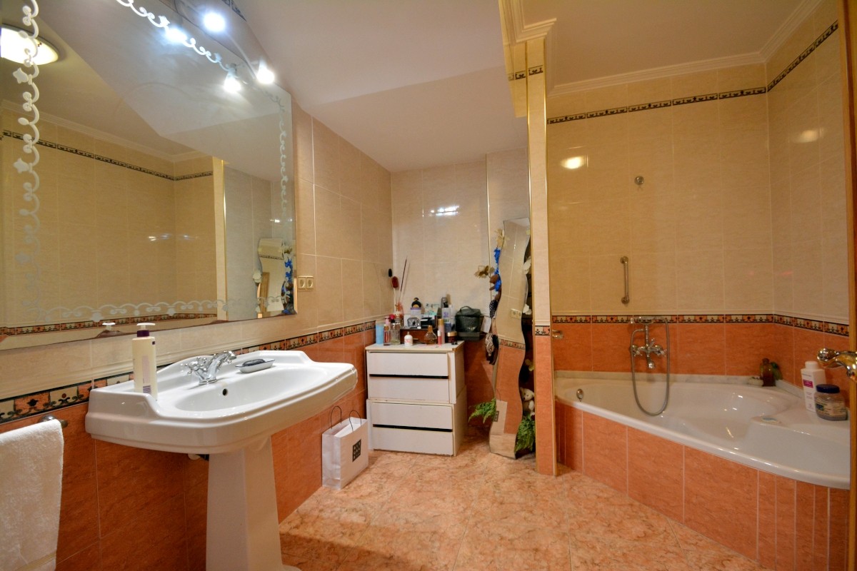 Villa met 8 Slaapkamers in Pueblo, Guardamar del Segura - Image 17