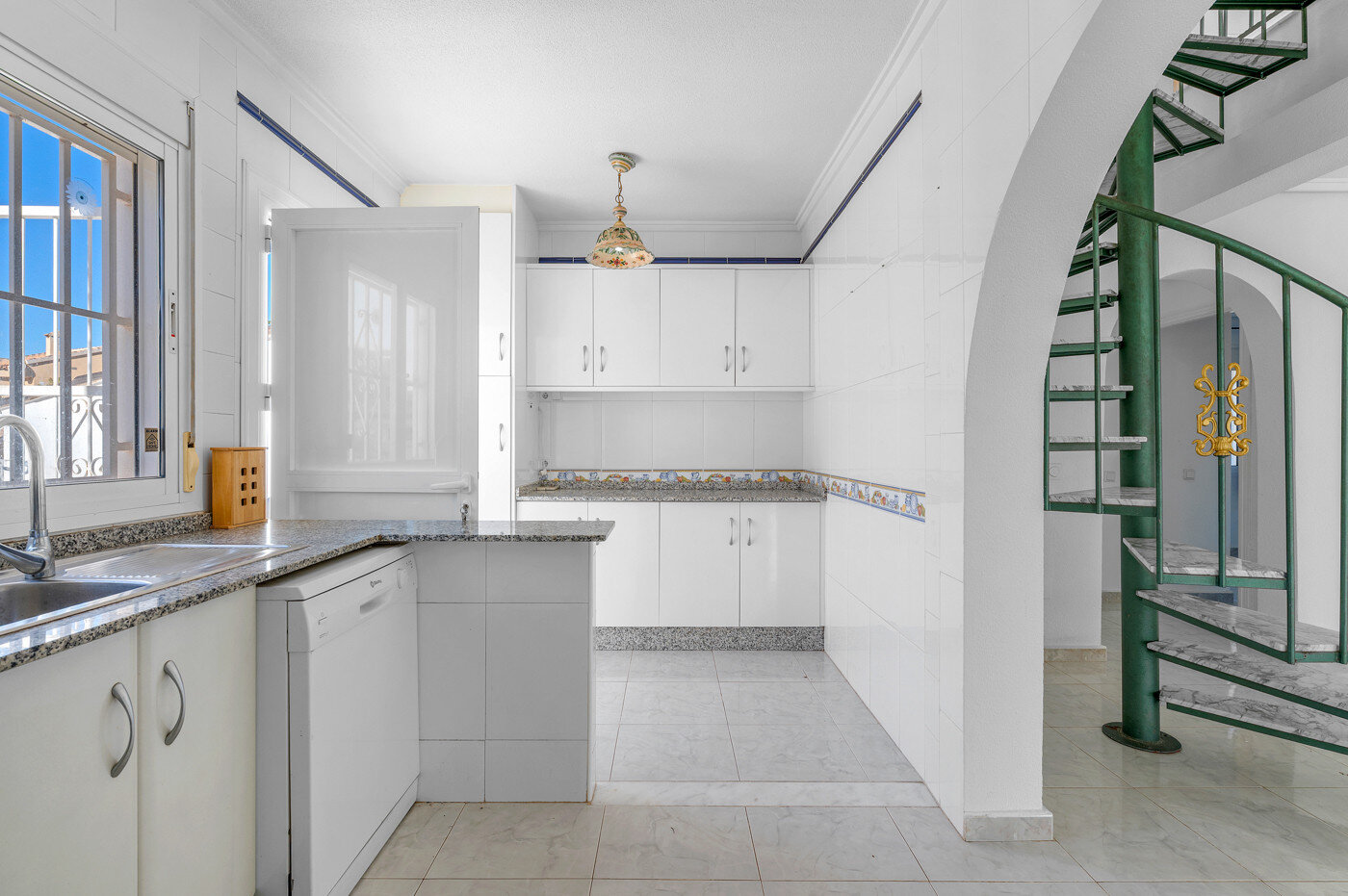 4-Bedroom Villa in Rojales - Image 12