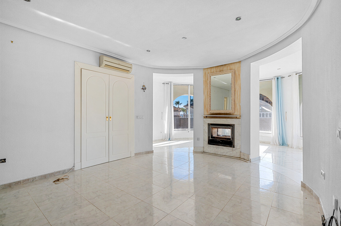 4-Bedroom Villa in Rojales - Image 13