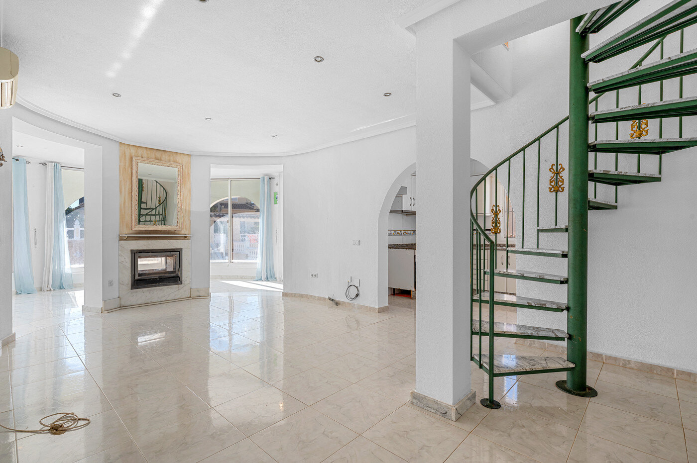 4-Bedroom Villa in Rojales - Image 14