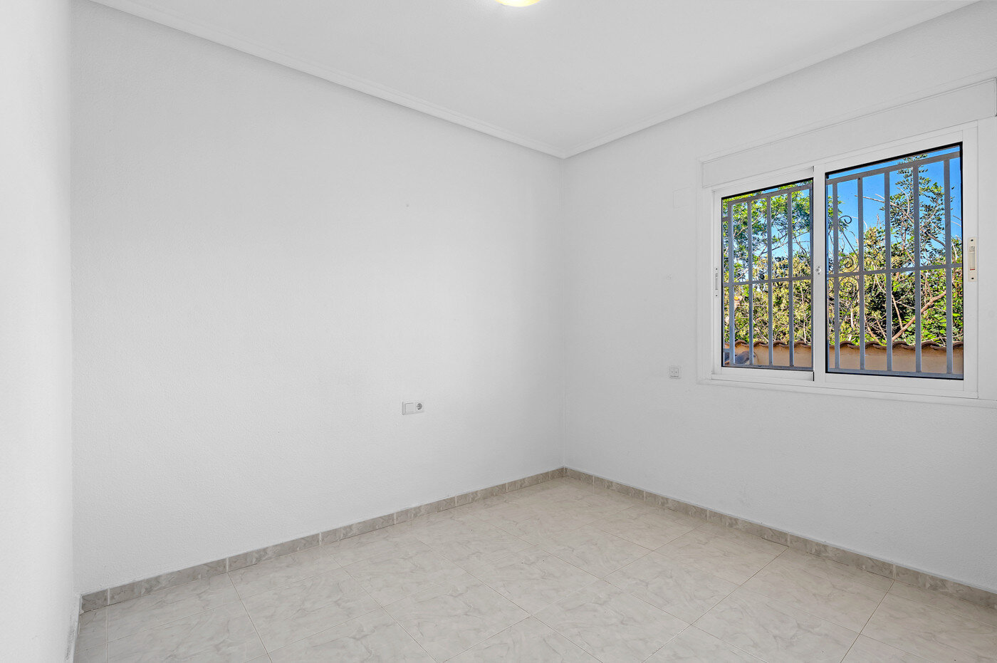 4-Bedroom Villa in Rojales - Image 24