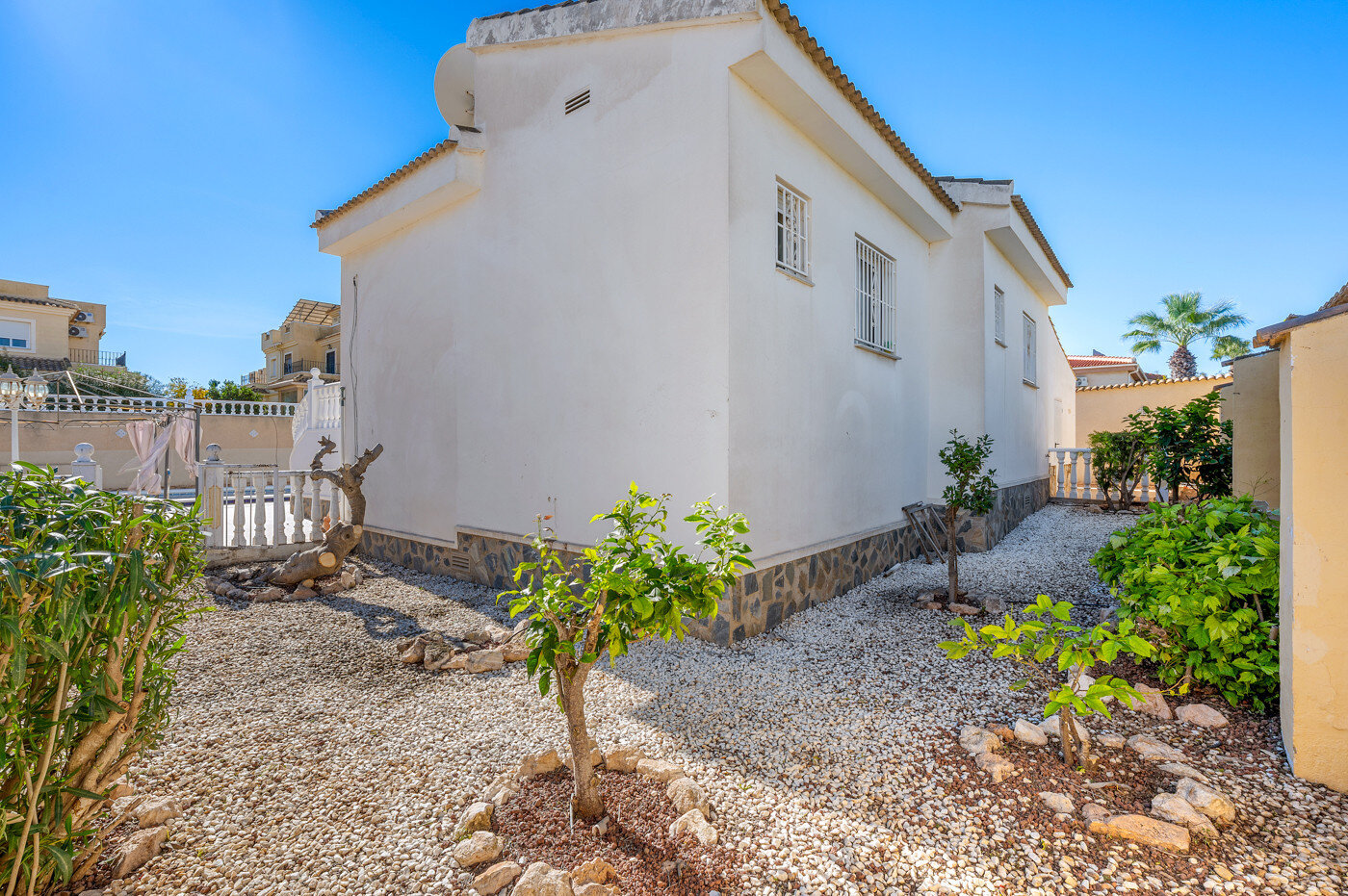 4-Bedroom Villa in Rojales - Image 43