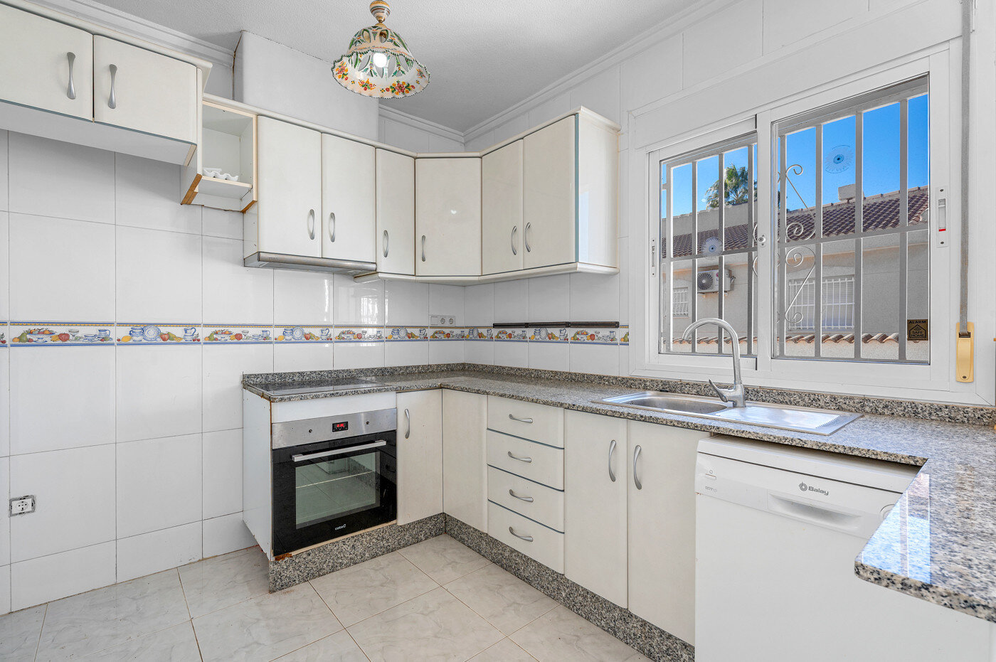 4-Bedroom Villa in Rojales - Image 7