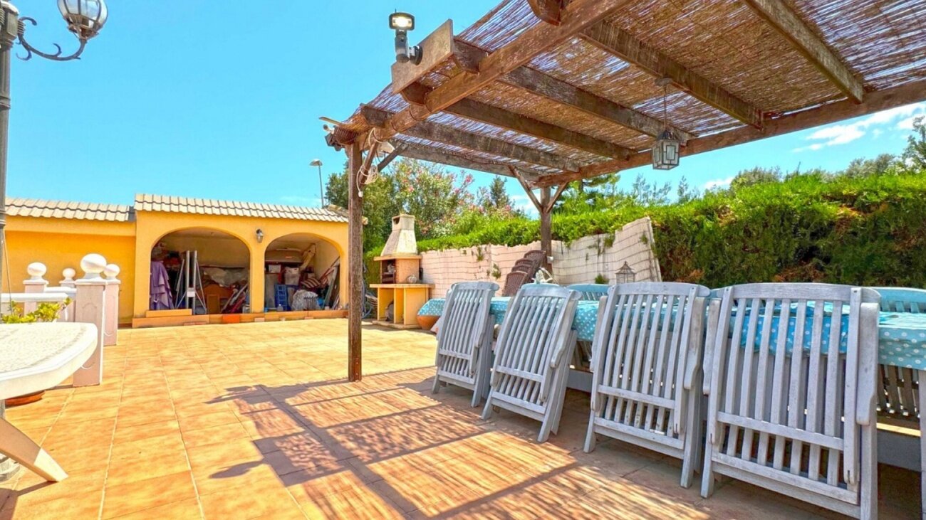 6-Bedroom Villa in Centro, Torrevieja - Image 11