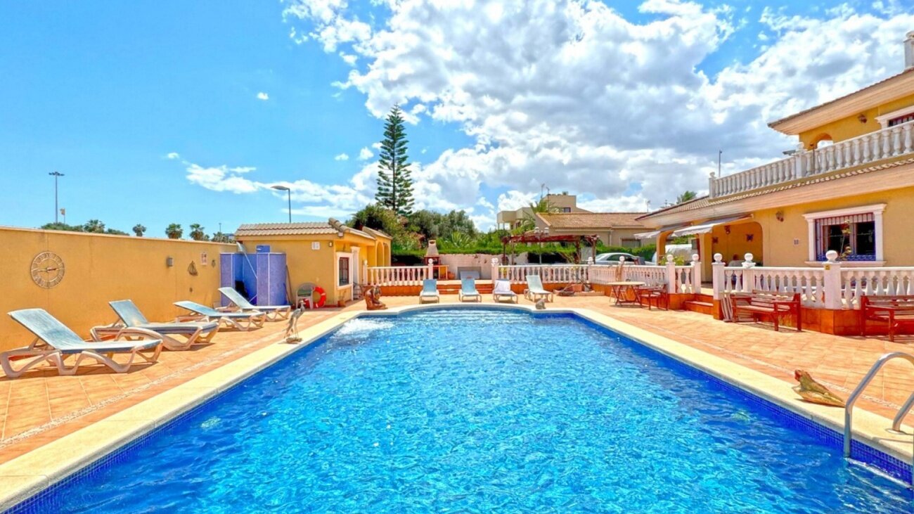 6-Bedroom Villa in Centro, Torrevieja - Image 13
